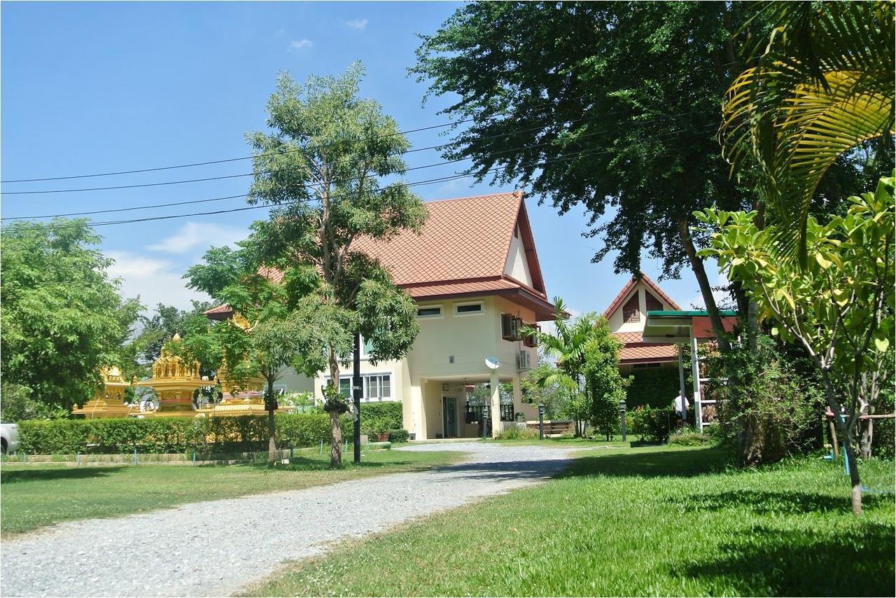 Thararin Villa Ban Doem Bang Екстериор снимка