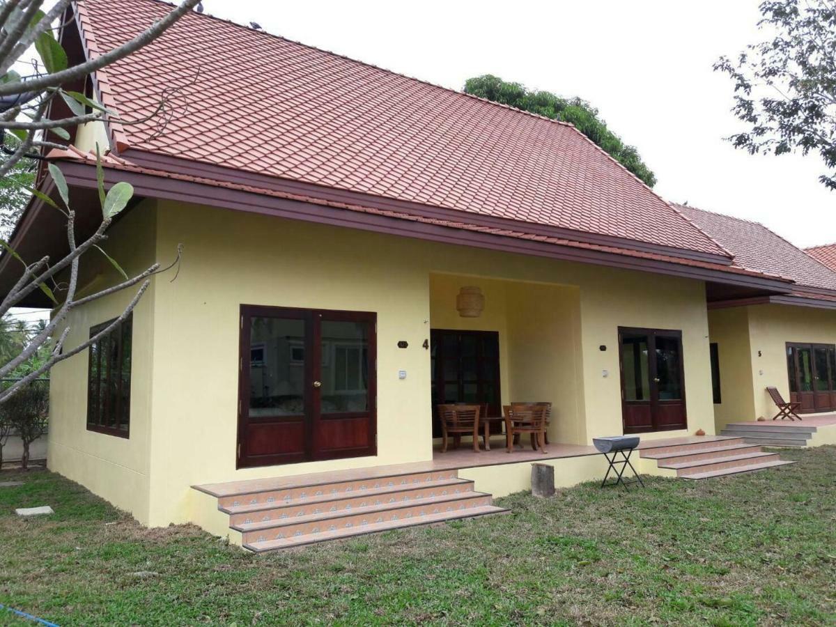 Thararin Villa Ban Doem Bang Екстериор снимка